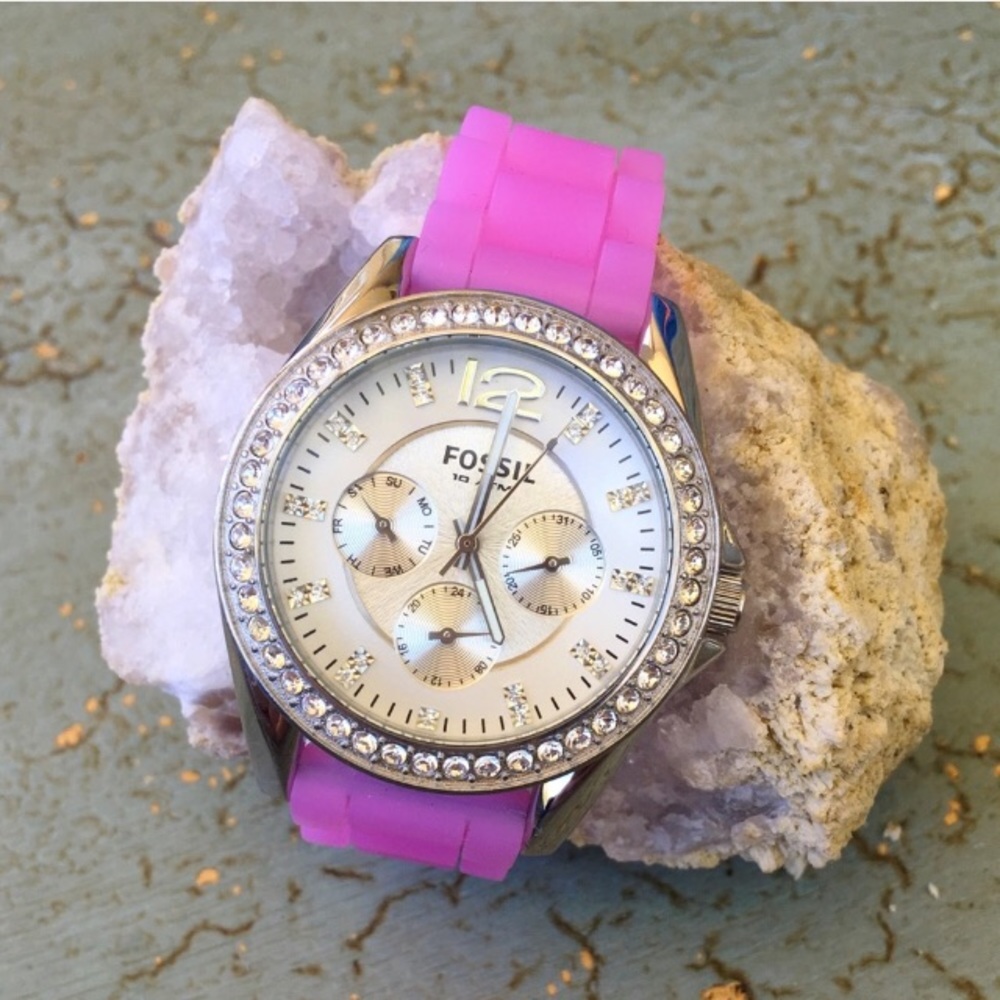 Fossil Watch With Interchangeable Straps - image 1